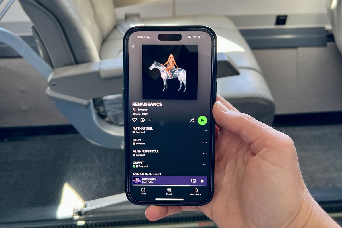 Testing JSX’s blazingfast Starlink WiFi with Apple's new MacBook Pro