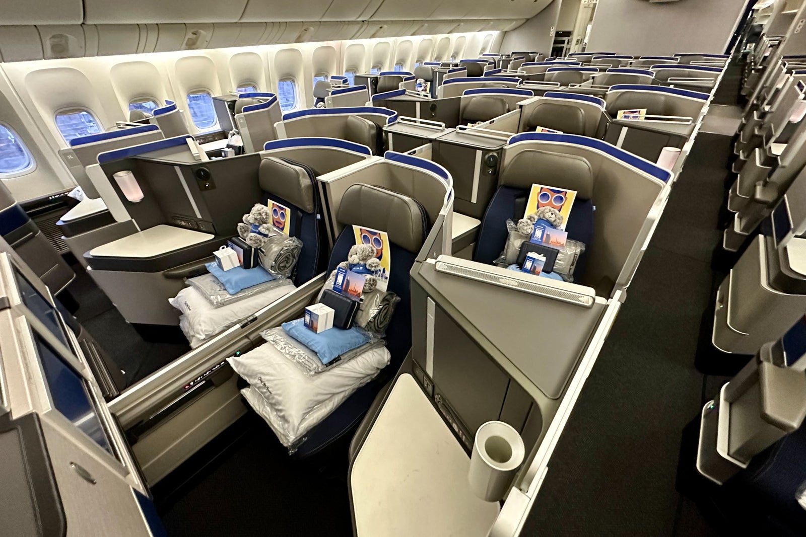Onboard United's Dubai inaugural in Polaris business class - The Points Guy