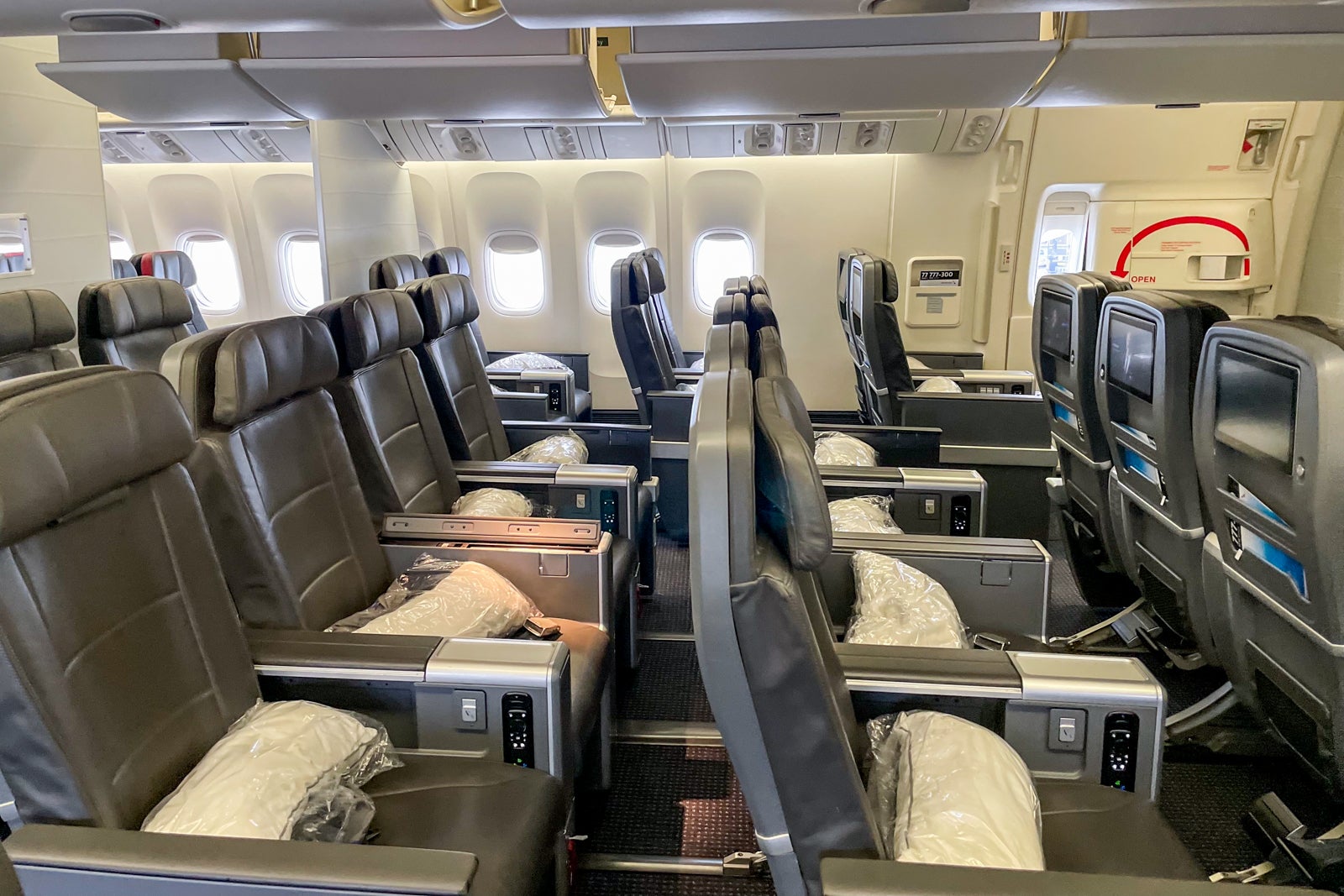 Premium Economy − Travel information − American Airlines