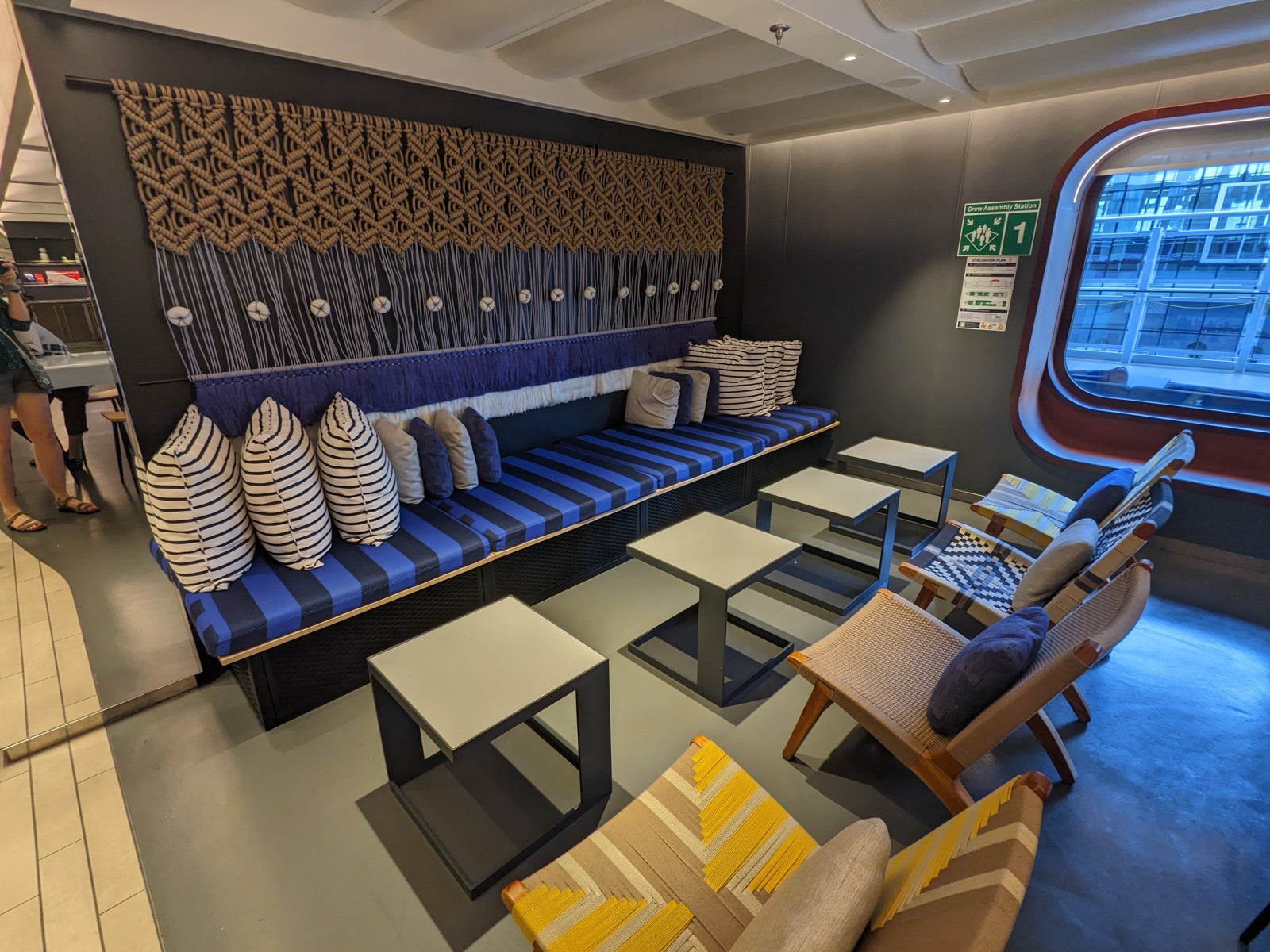 cruise lounge bar