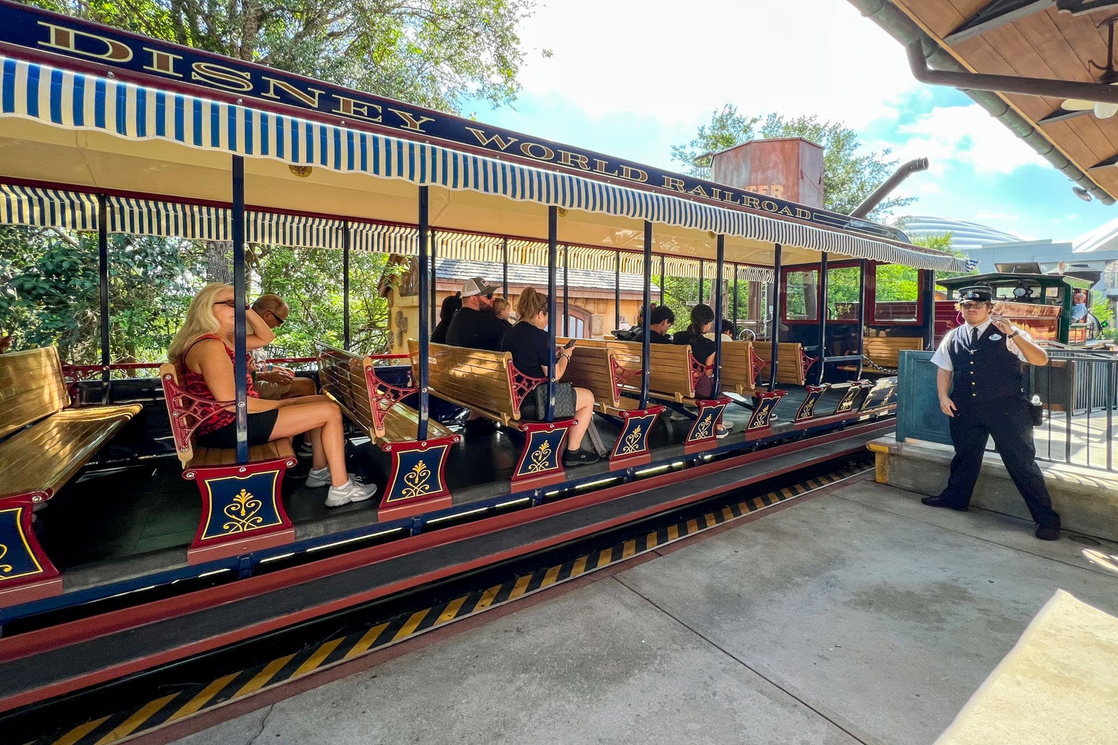 Walt Disney World Railroad Track and Train Testing is underway at the Magic  Kingdom for the Disney World Railroad