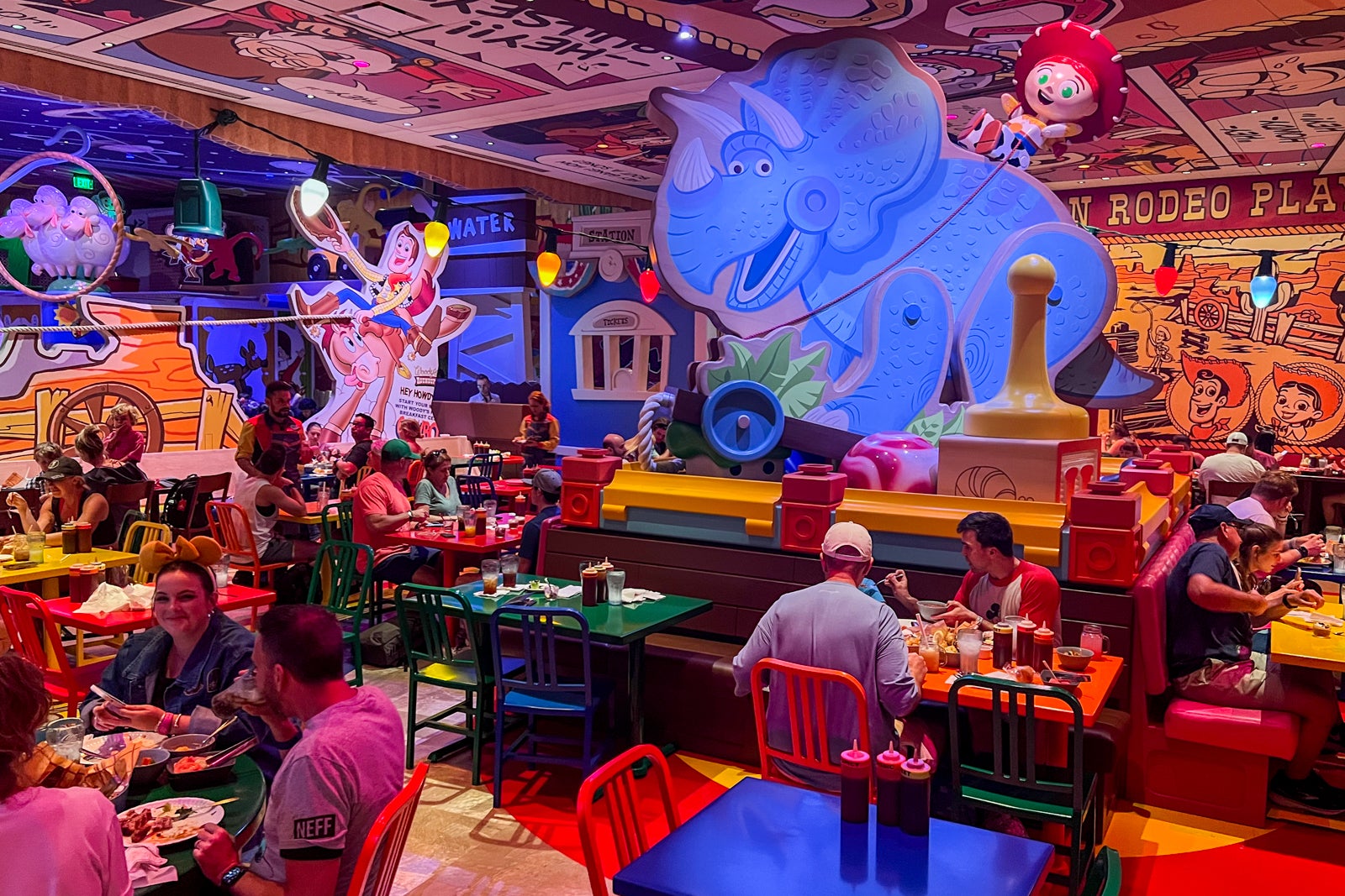 The Disney Dining Plan Is Returning But Is It Worth The Cost the-disney-dining-plan-is-returning-but-is-it-worth-the-cost