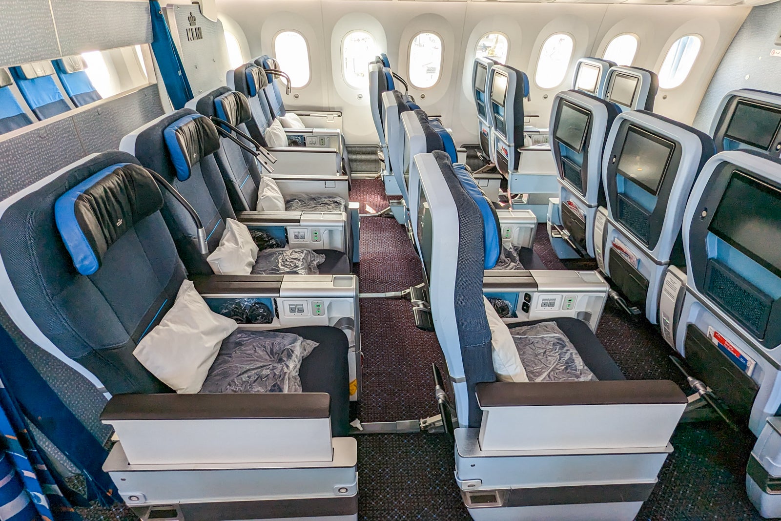 Is KLM premium economy worth it on the Boeing 787 Dreamliner? - The ...