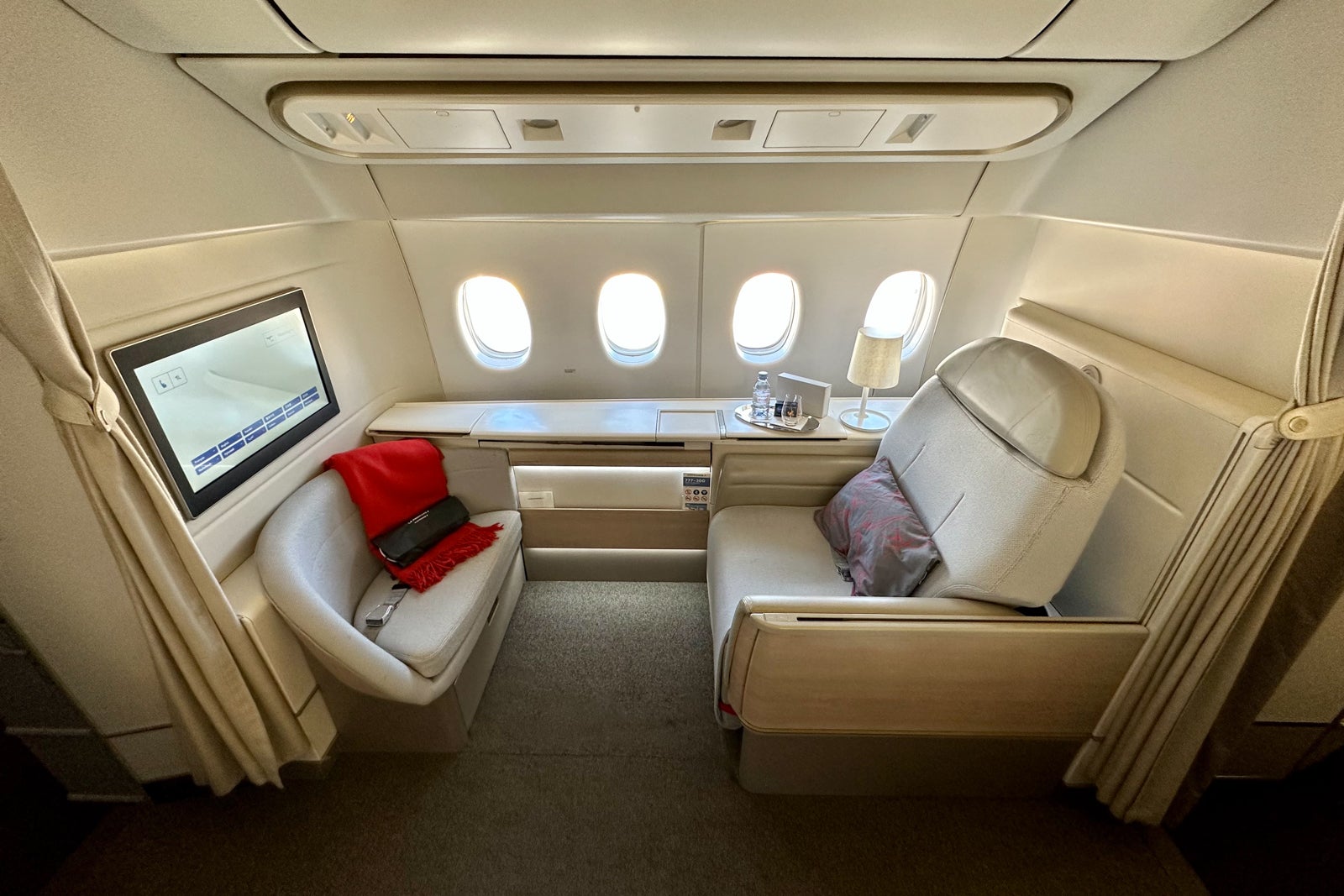 Review: Air France La Premiere First Class On The Boeing 777-300Er - The  Points Guy