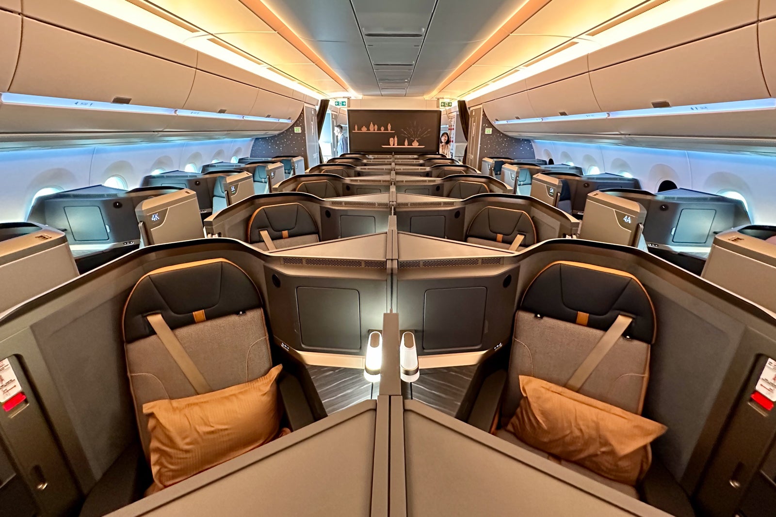 Starlux Airlines Business Class Airbus A350 LAX TPE
