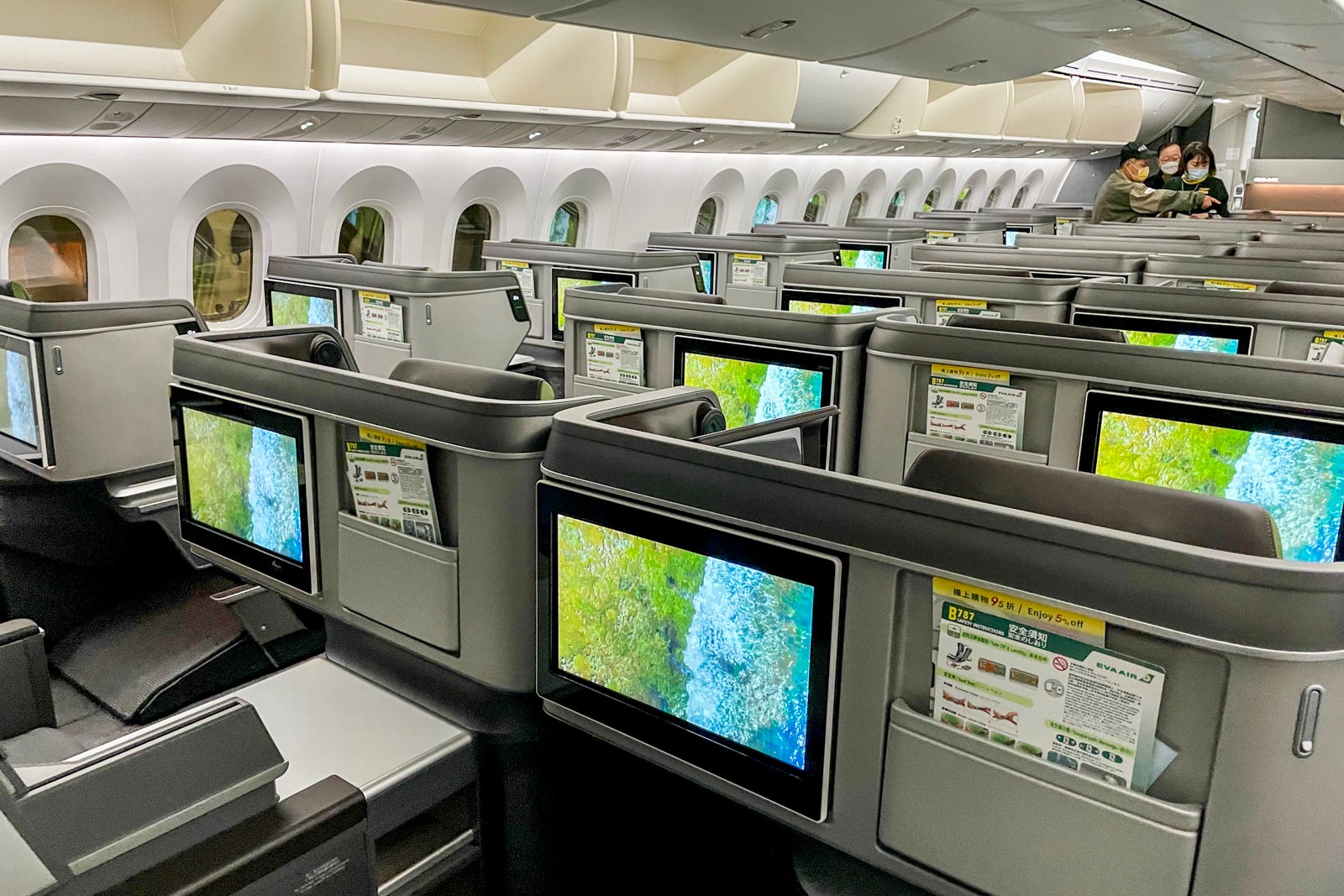 Is EVA Air business class worth it on the Boeing 787-10?