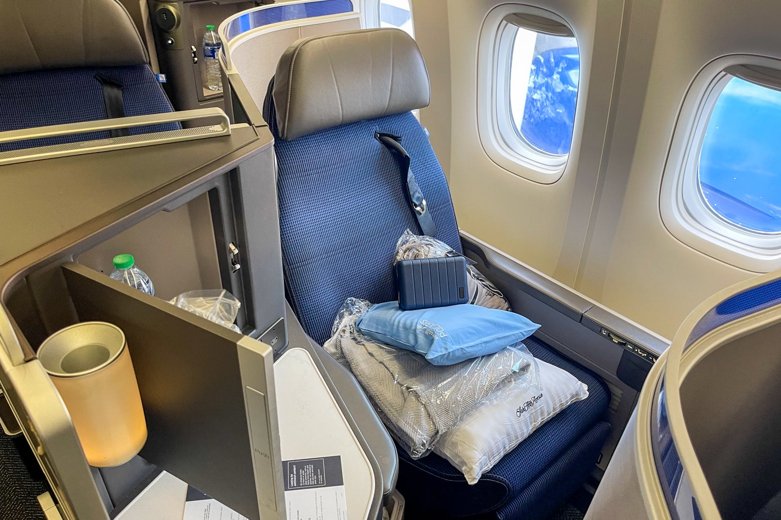 Booked basic economy on US to Canada flight. Fare class assigned as T. Will  I be allowed both a personal item and full size carry on? : r/unitedairlines