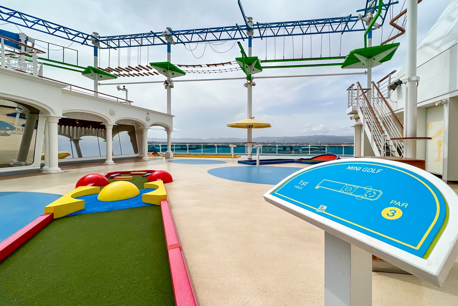 does carnival cruise have slides