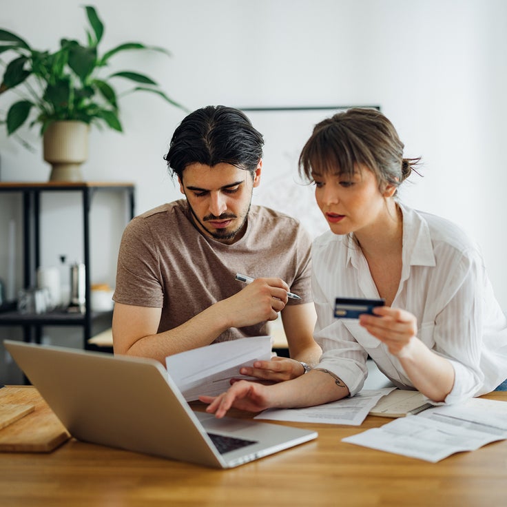 When you should (and shouldn’t) pay bills with your credit card