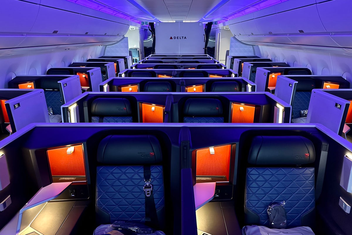 Delta debuts mattress pads, lumbar pillows in business class The