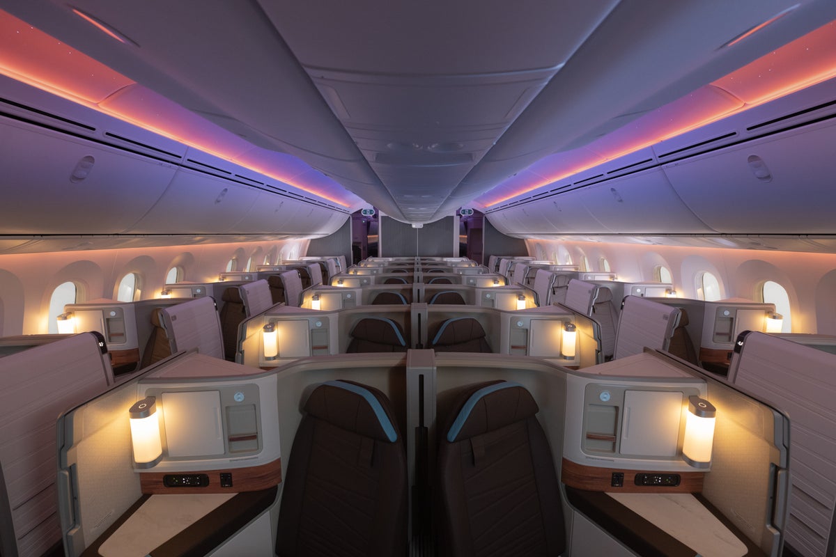 hawaiian-airlines-unveils-stunning-business-class-economy-cabins-on