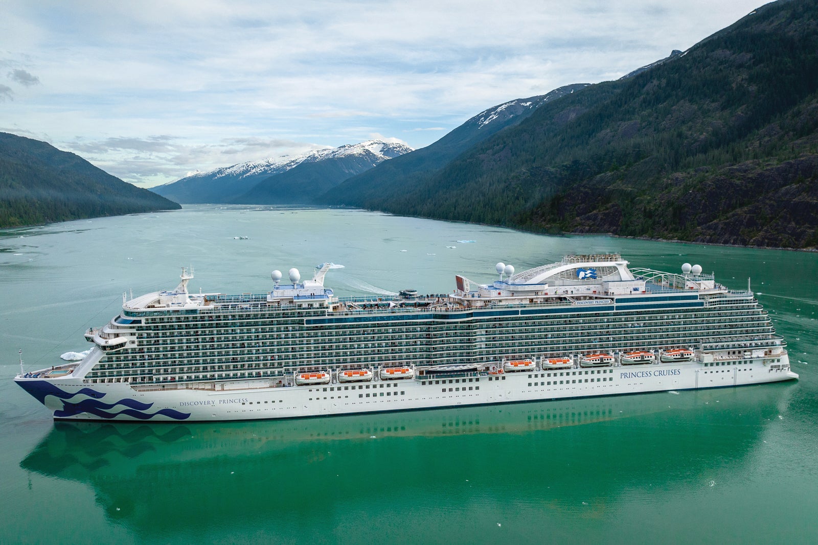 PRINCESS CRUISES EXTERIORS Princes Cruises Discovery Princess in Alaska