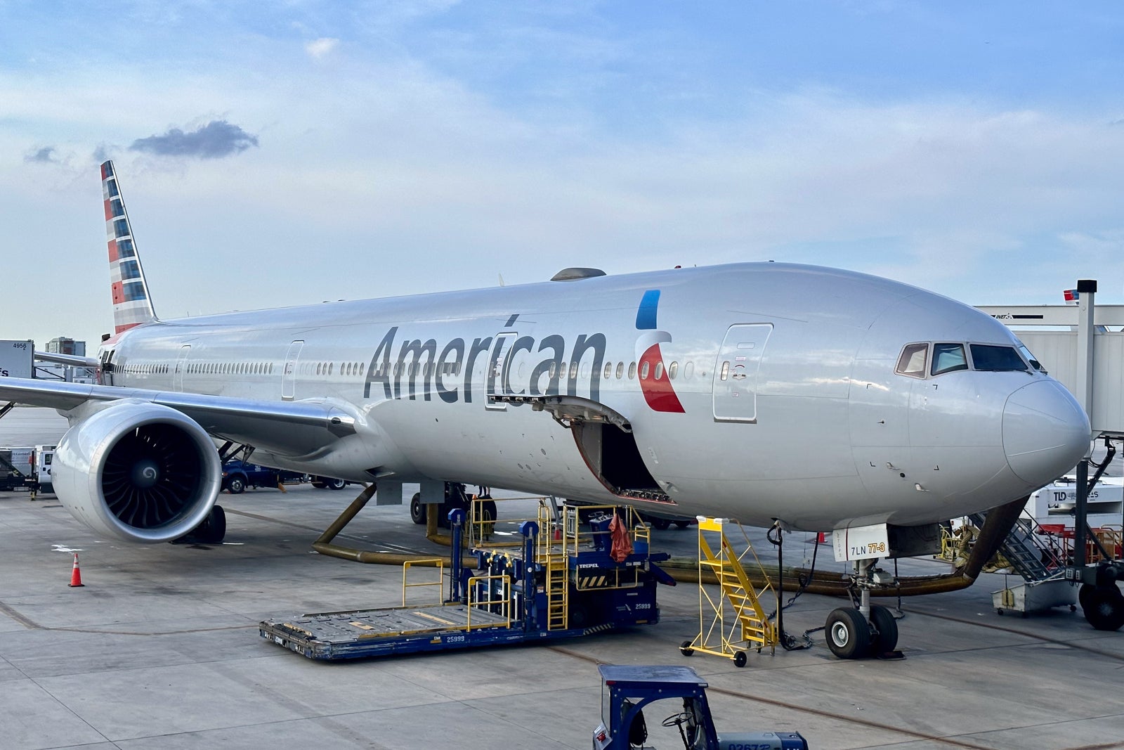 American offering roundtrip flights to Hawaii from multiple US cities