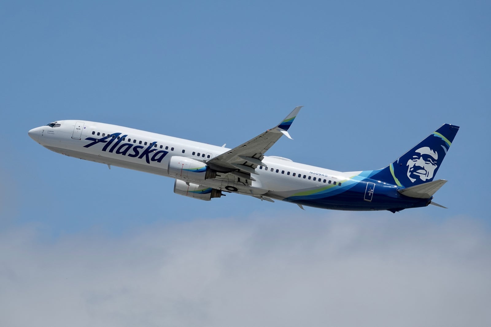 Alaska Airlines starts flying to the Bahamas from Seattle and Los