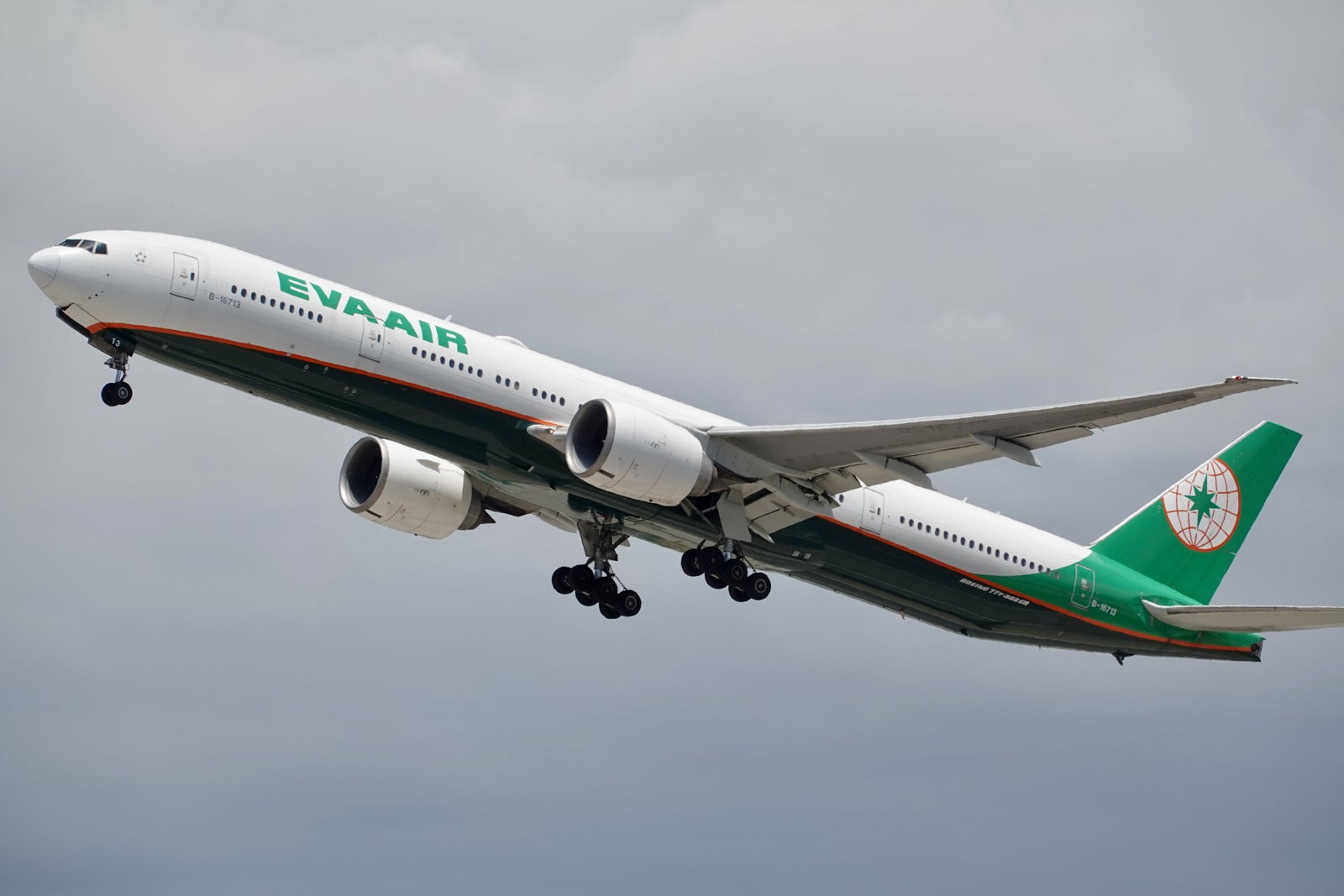 EVA Air plans new business suites, eyes Boeing 777 cabin refresh — and 3 new US cities – The Points Guy