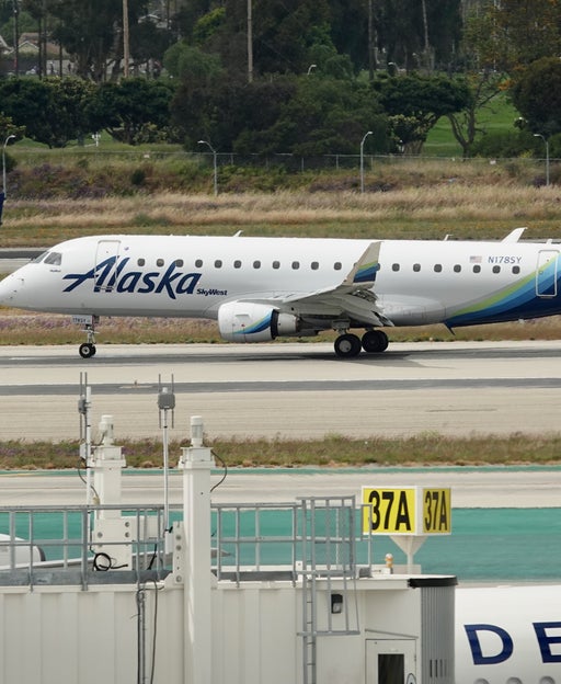 Alaska Airlines ups Mexico service with new routes to La Paz and Monterrey