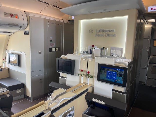 Lufthansa first class A340-600 bulkhead