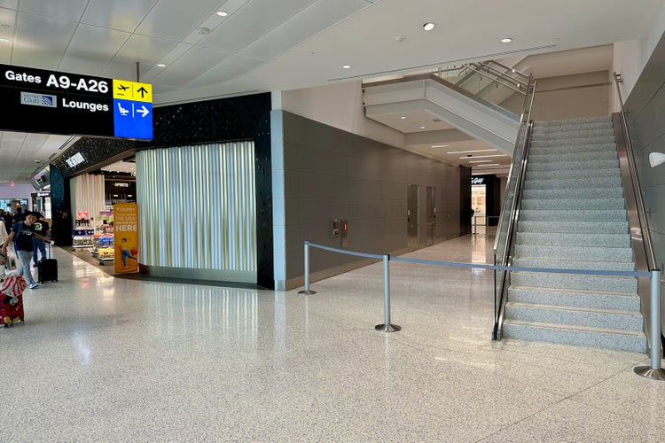 United debuts its nicest club yet in Newark’s new Terminal A The