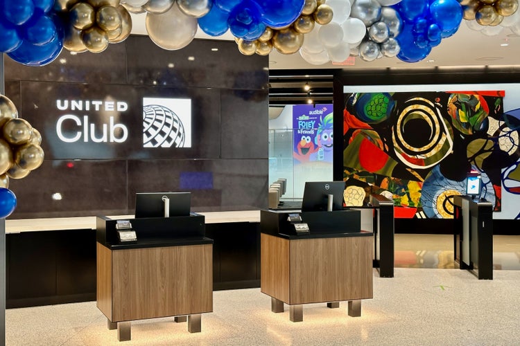 United debuts its nicest club yet in Newark’s new Terminal A The