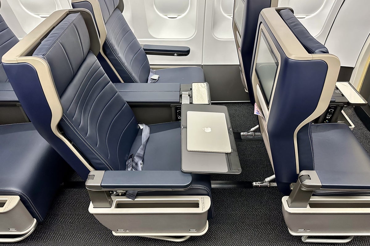 New first-class seat, overhauled cabins shine on United's retrofitted ...