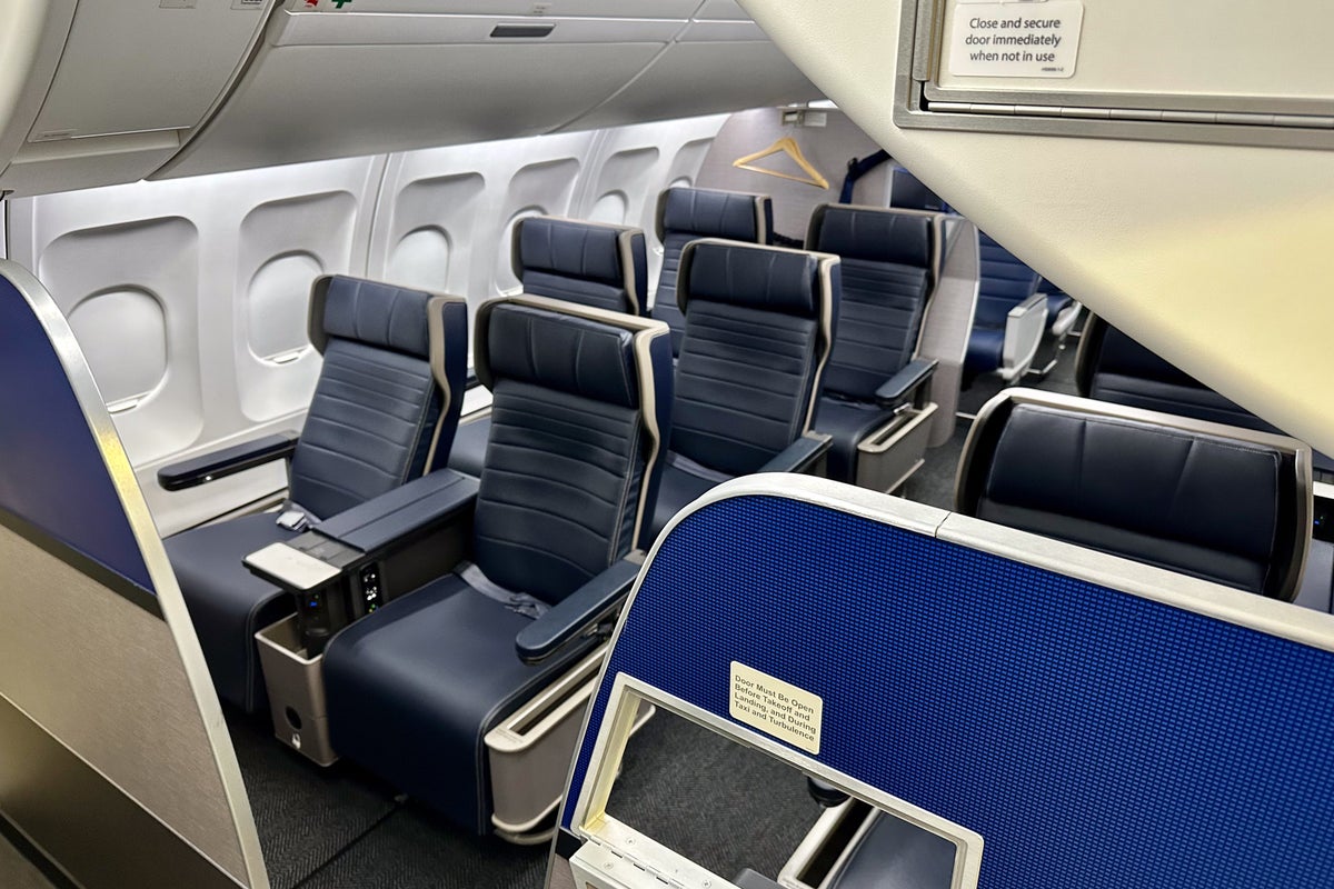 New first-class seat, overhauled cabins shine on United's retrofitted ...