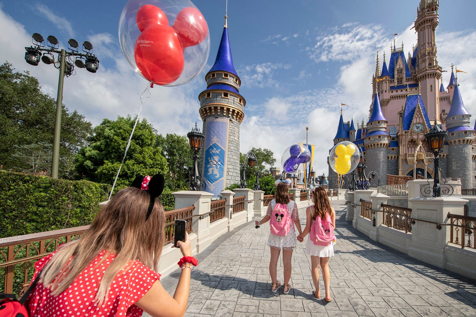 Comparing Disney World to Other US Theme Parks: Cost, Reviews, Photos