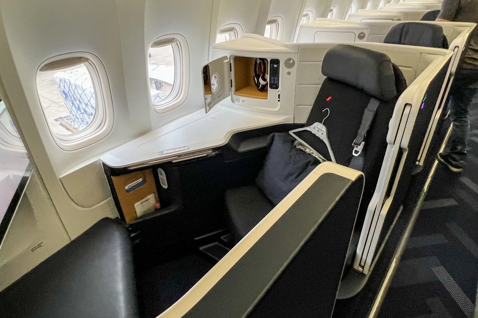 How to upgrade to first class: 9 tips from travel experts - The Points Guy