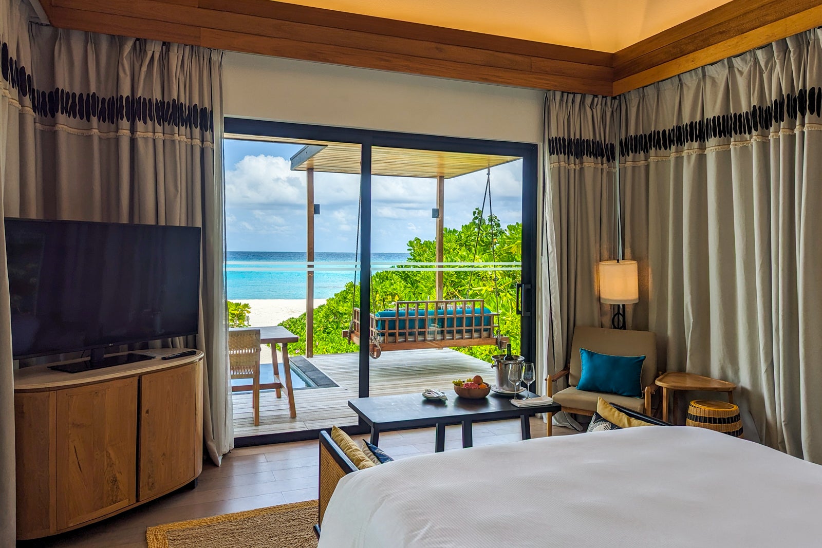 20230714 Hilton Maldives Amingiri Resort hilton maldives villa bedroom 6 KGenter 26