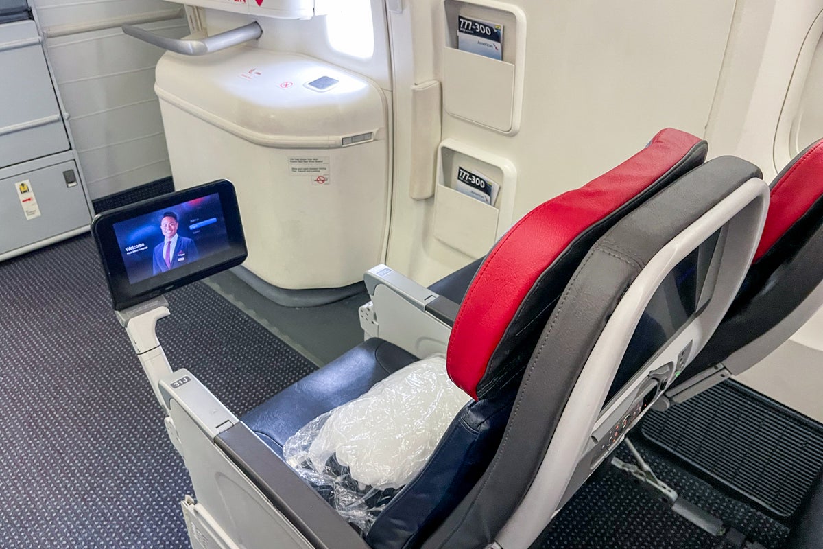 American Airlines economy review from Los Angeles to London The