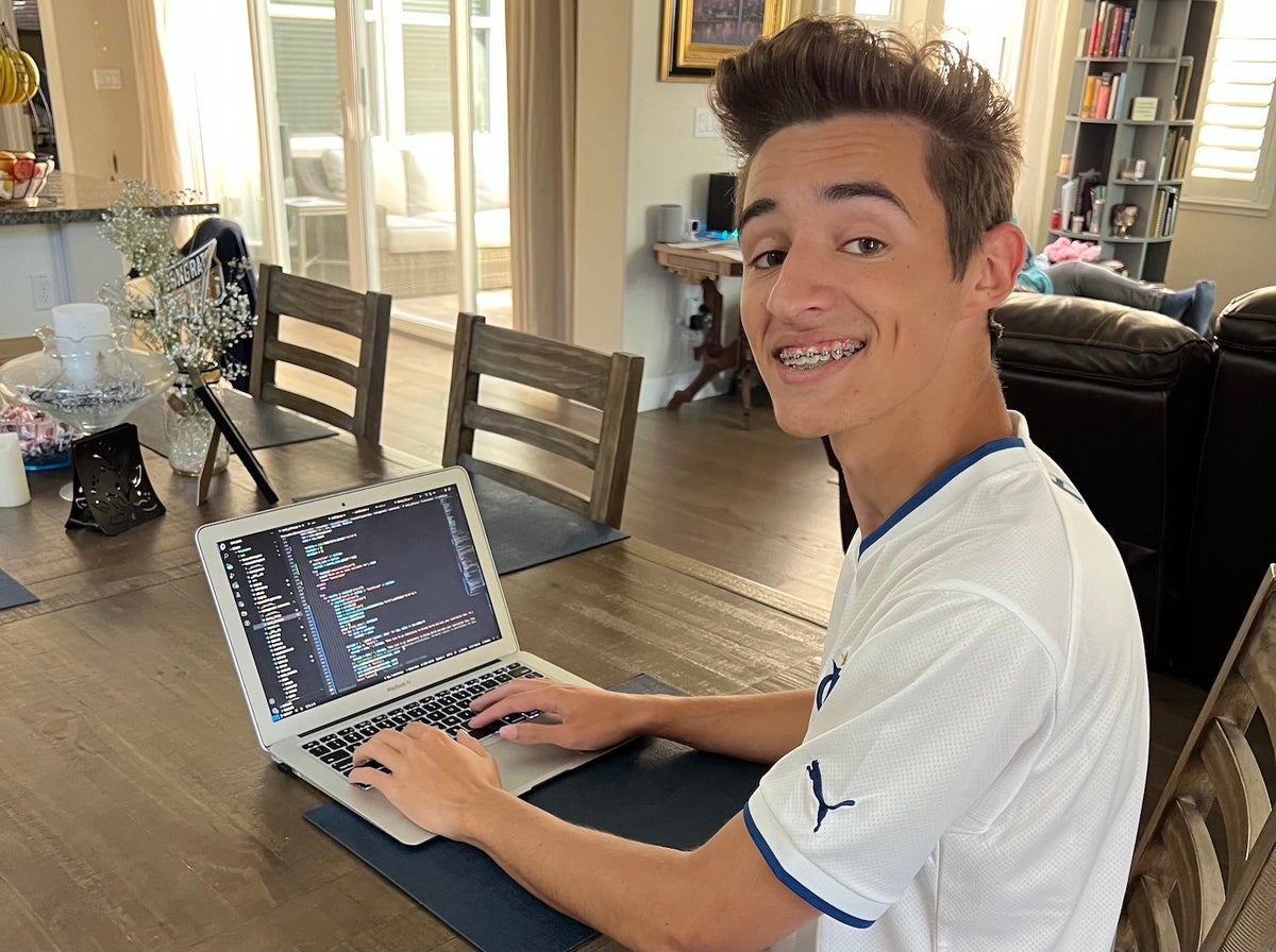 How a recent high school grad is helping travelers find Global Entry