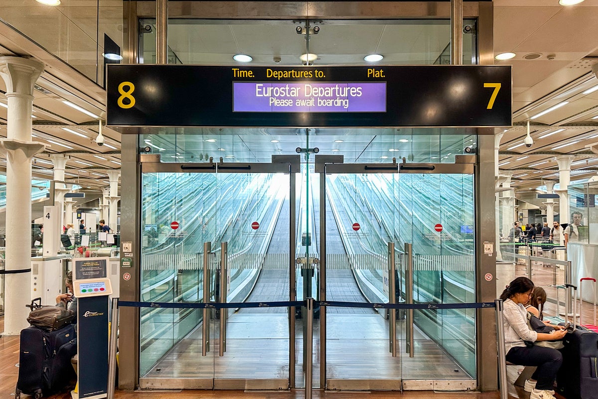 Eurostar adds extra Christmas trains after 'lastminute strike' leaves