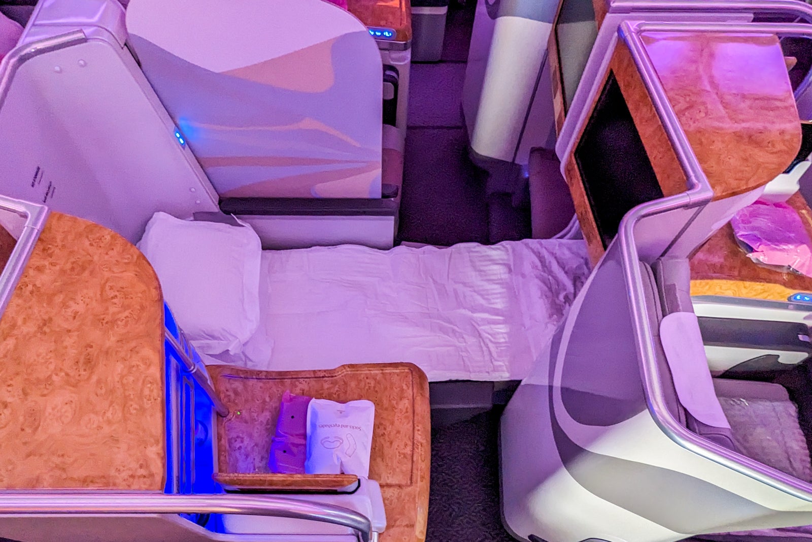 emirates a380 business class seating plan