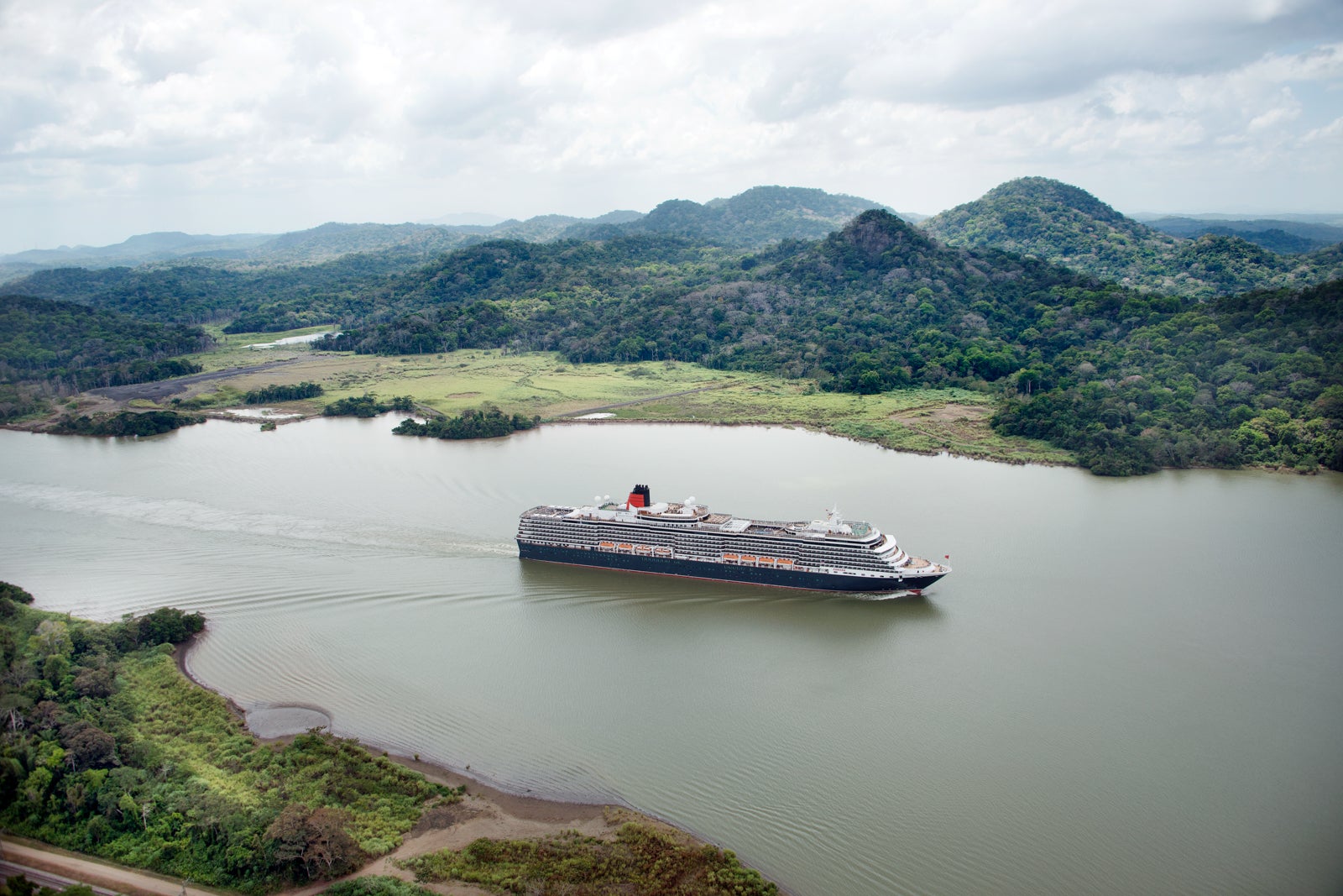 largest cruise ship panama canal