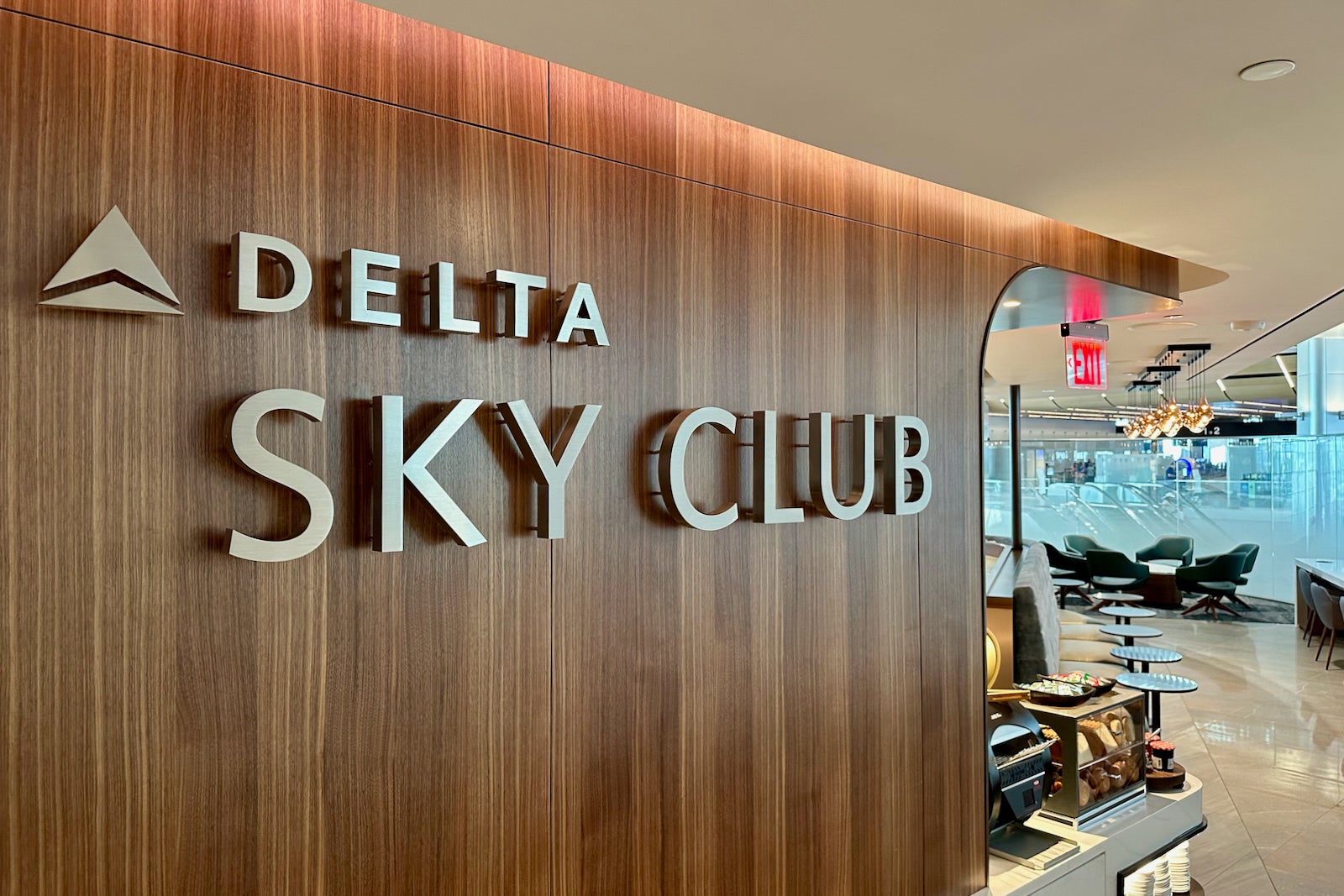 Delta eliminates Sky Membership customer support desks in new 2-airport trial