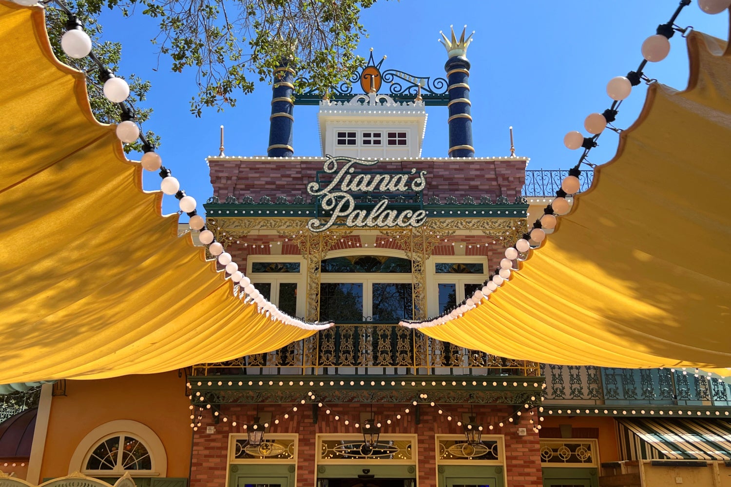 Tiana's Palace Exterior Disneyland (1)