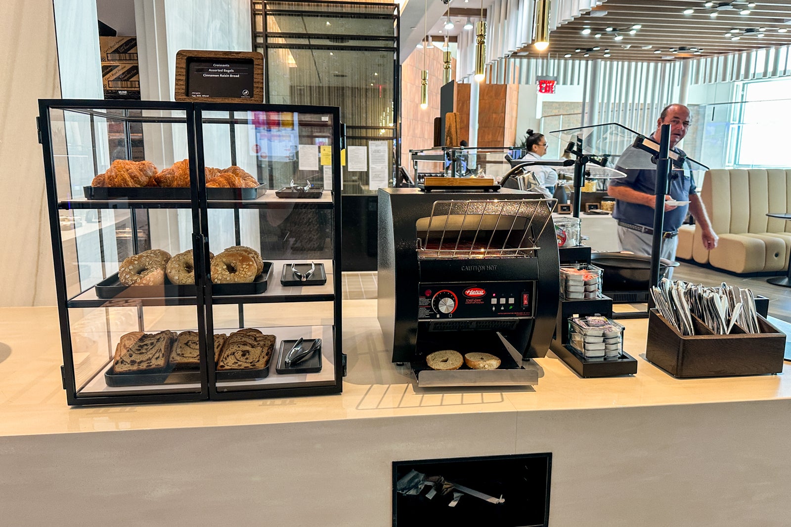 Inside Americanβs chic new Newark Admirals Club - The Points Guy