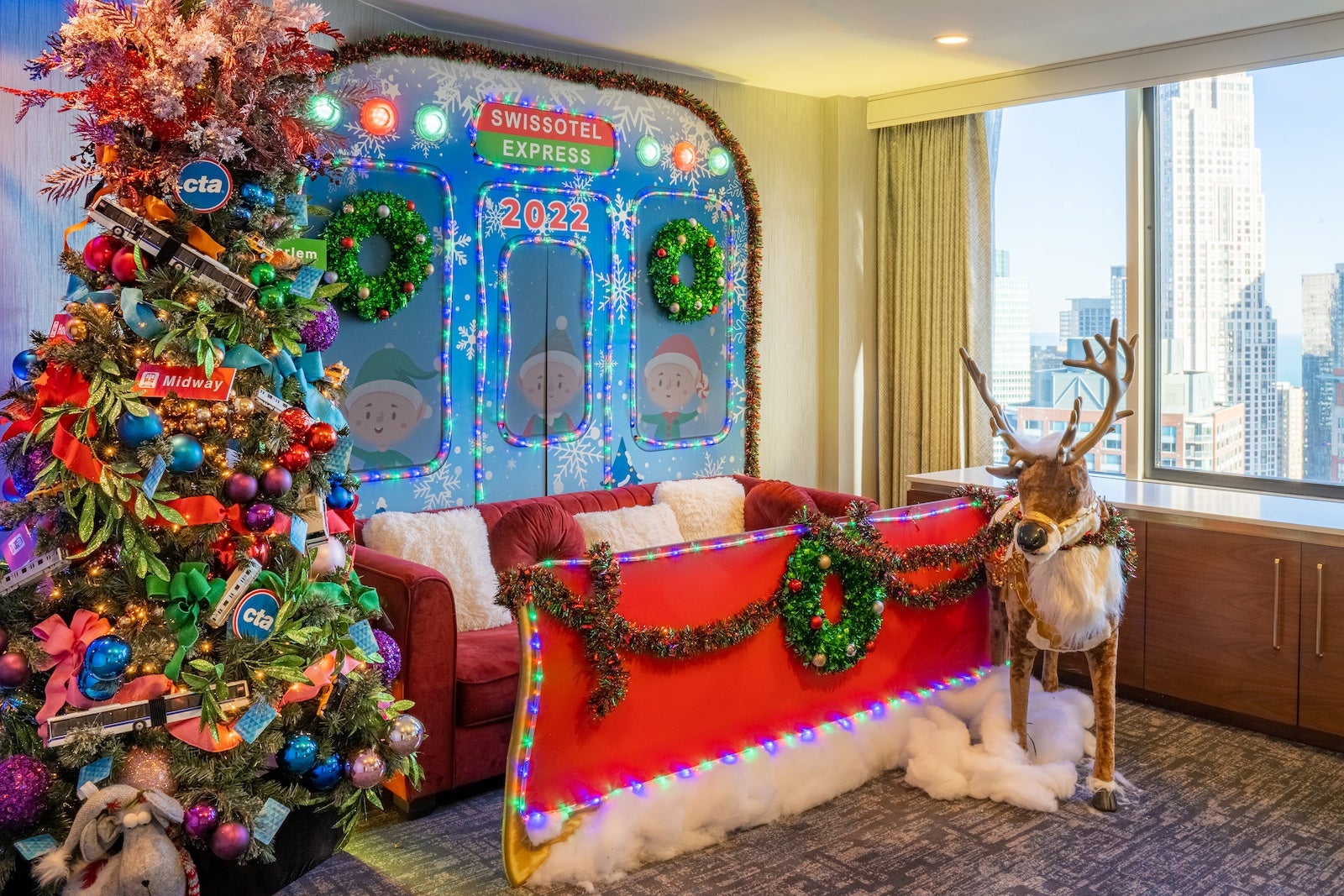 This Christmas-Themed Hotel In Tennessee Is Positively Delightful