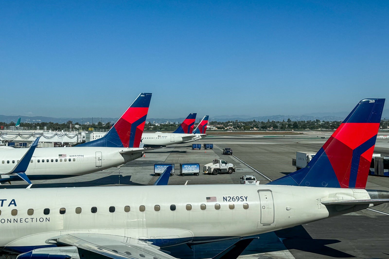 Delta First Class Airbus A321neo LAX-SEA