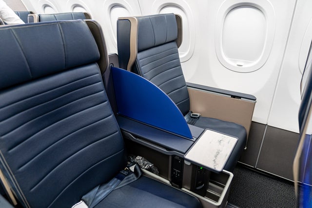 Inside United's 1st Airbus A321neo — step onboard ahead of the ...