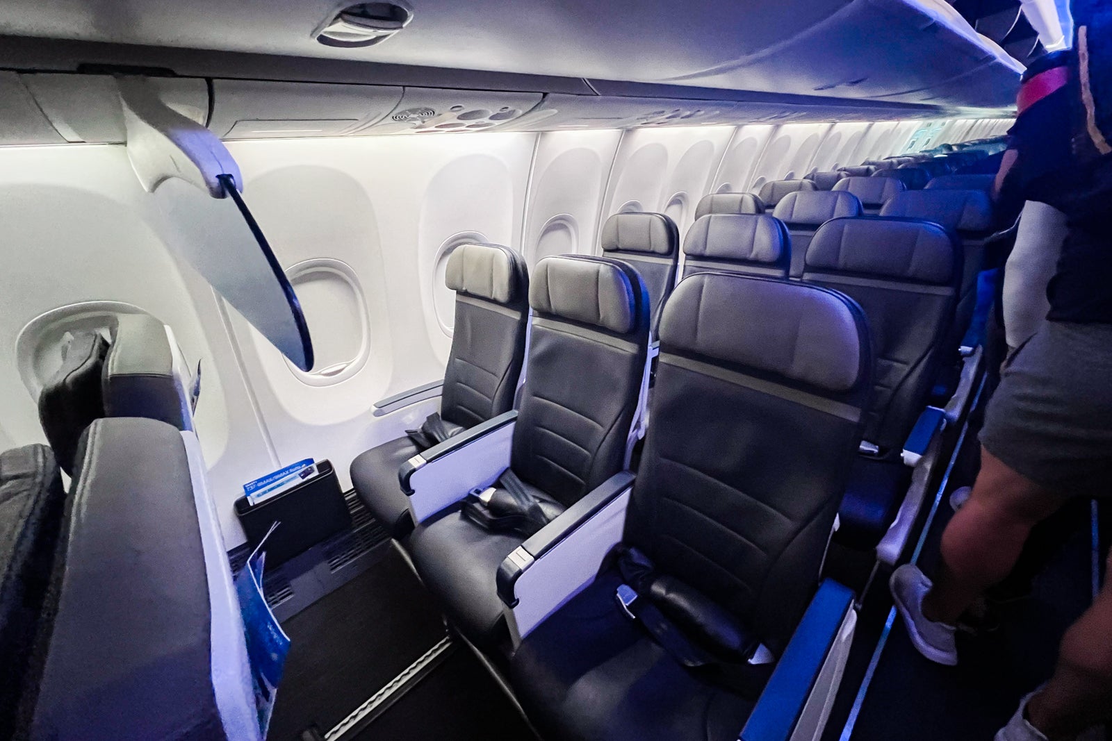 8 reasons why you should always sit in an aisle seat on planes