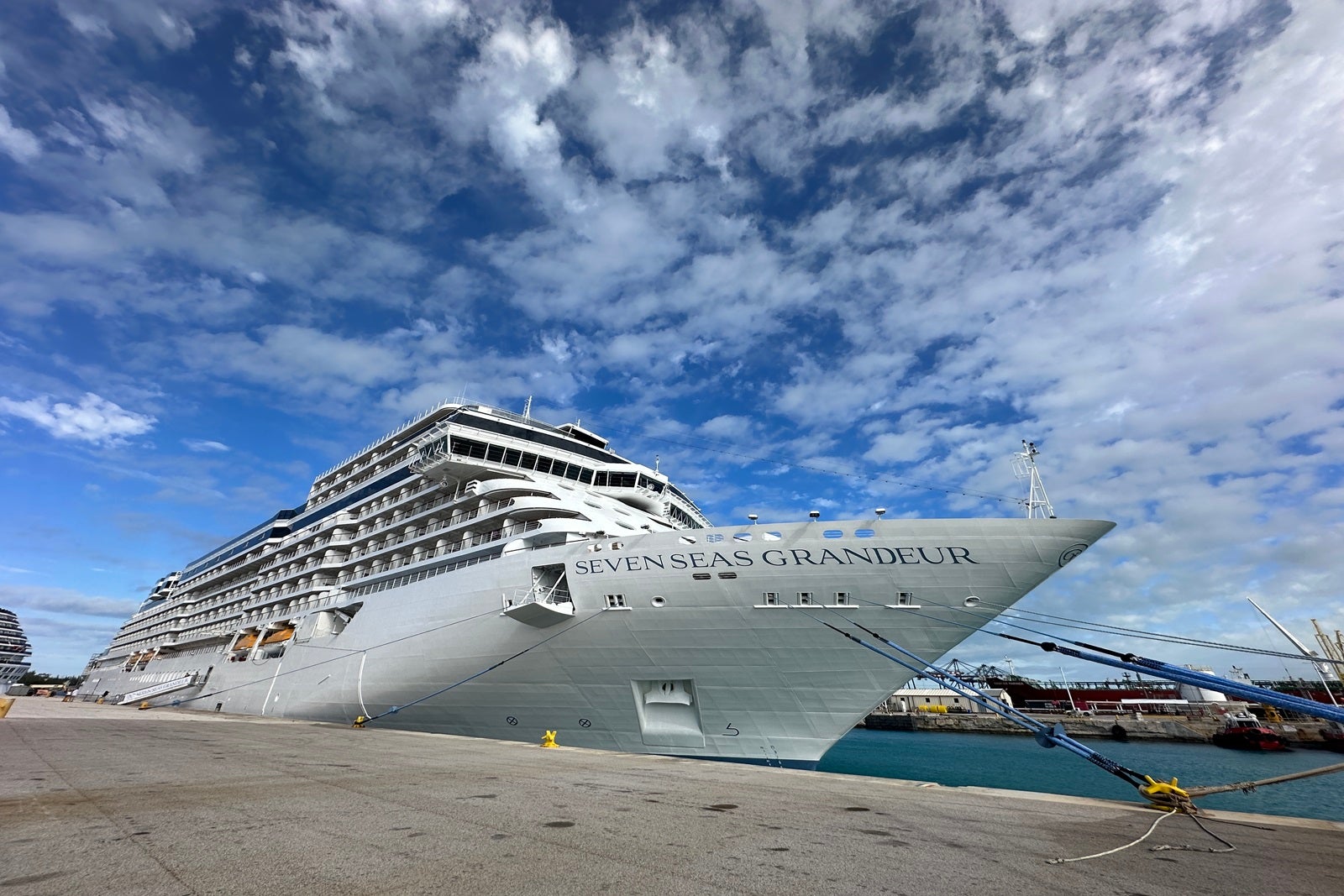norwegian cruise ship size comparison