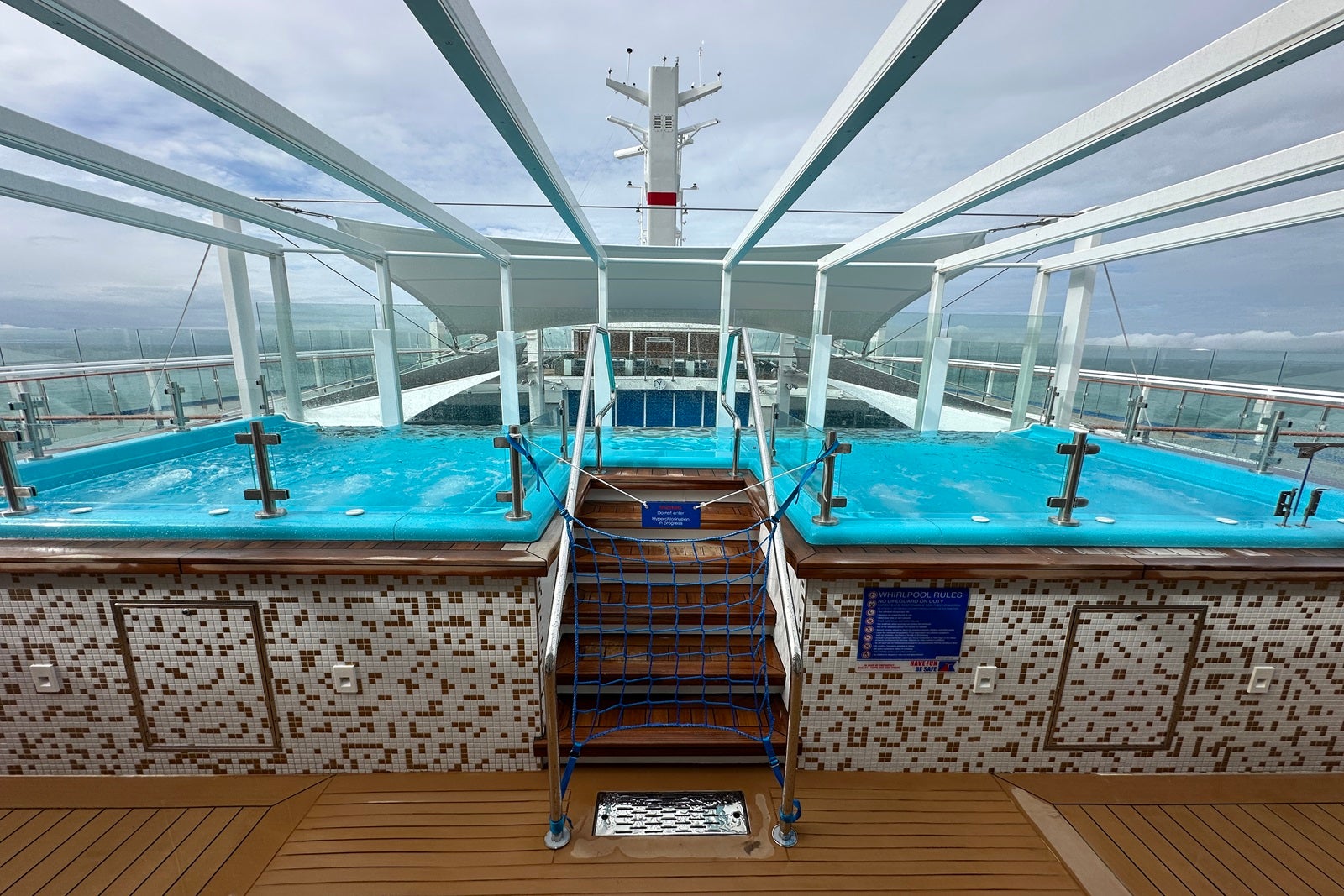 carnival cruise suites floor plan