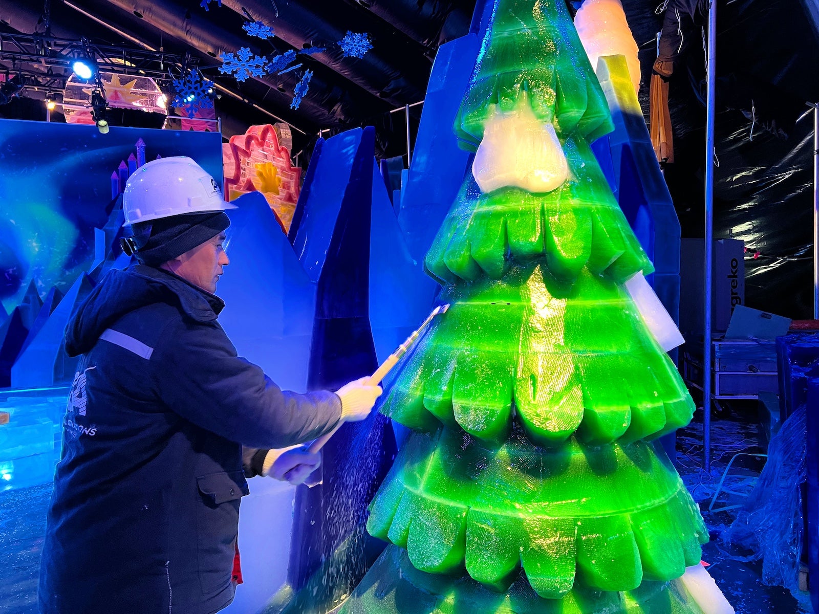Meet the artisans who carve the bigger than life ice shows for Gaylord Ice!