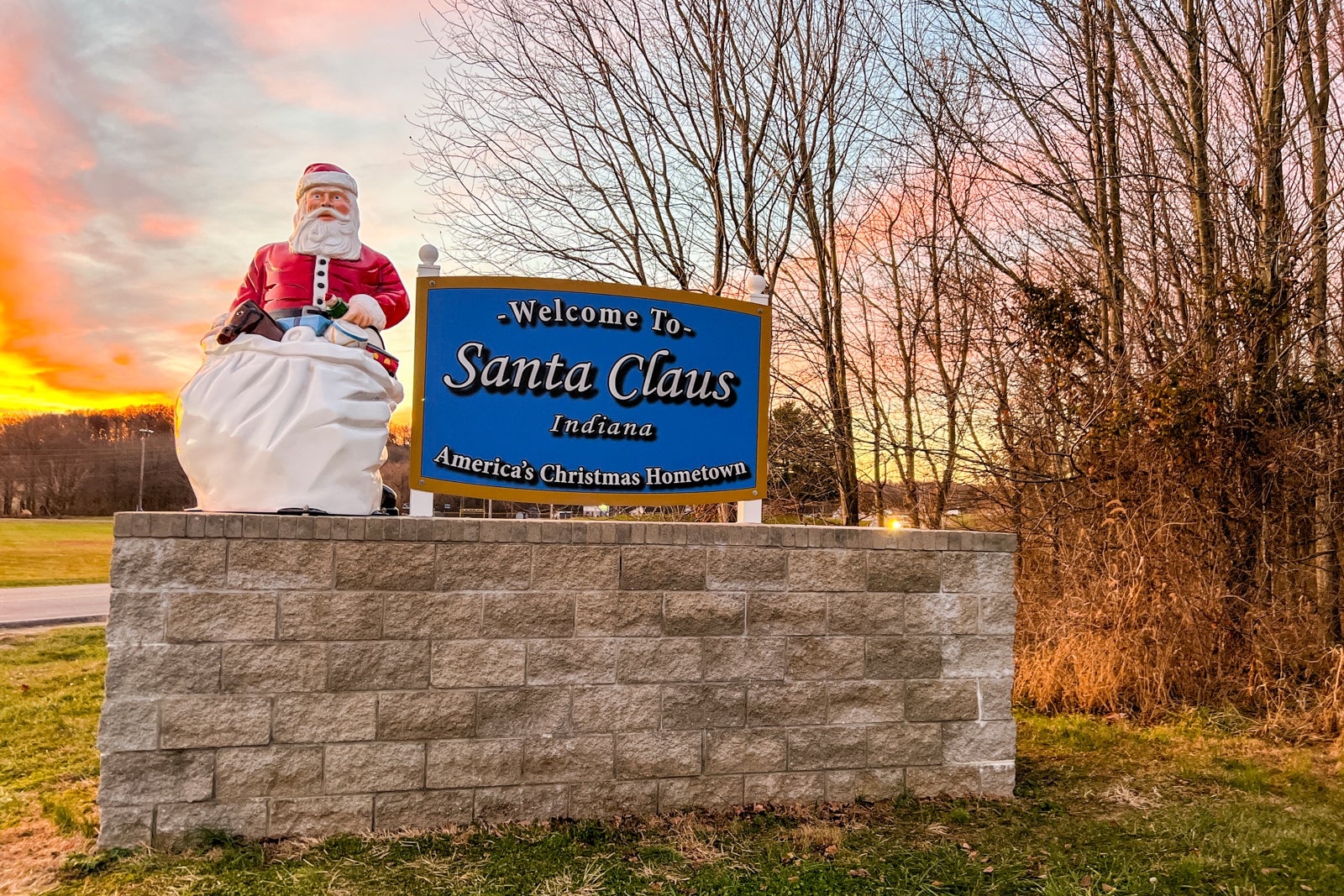 Information to visiting Santa Claus, Indiana