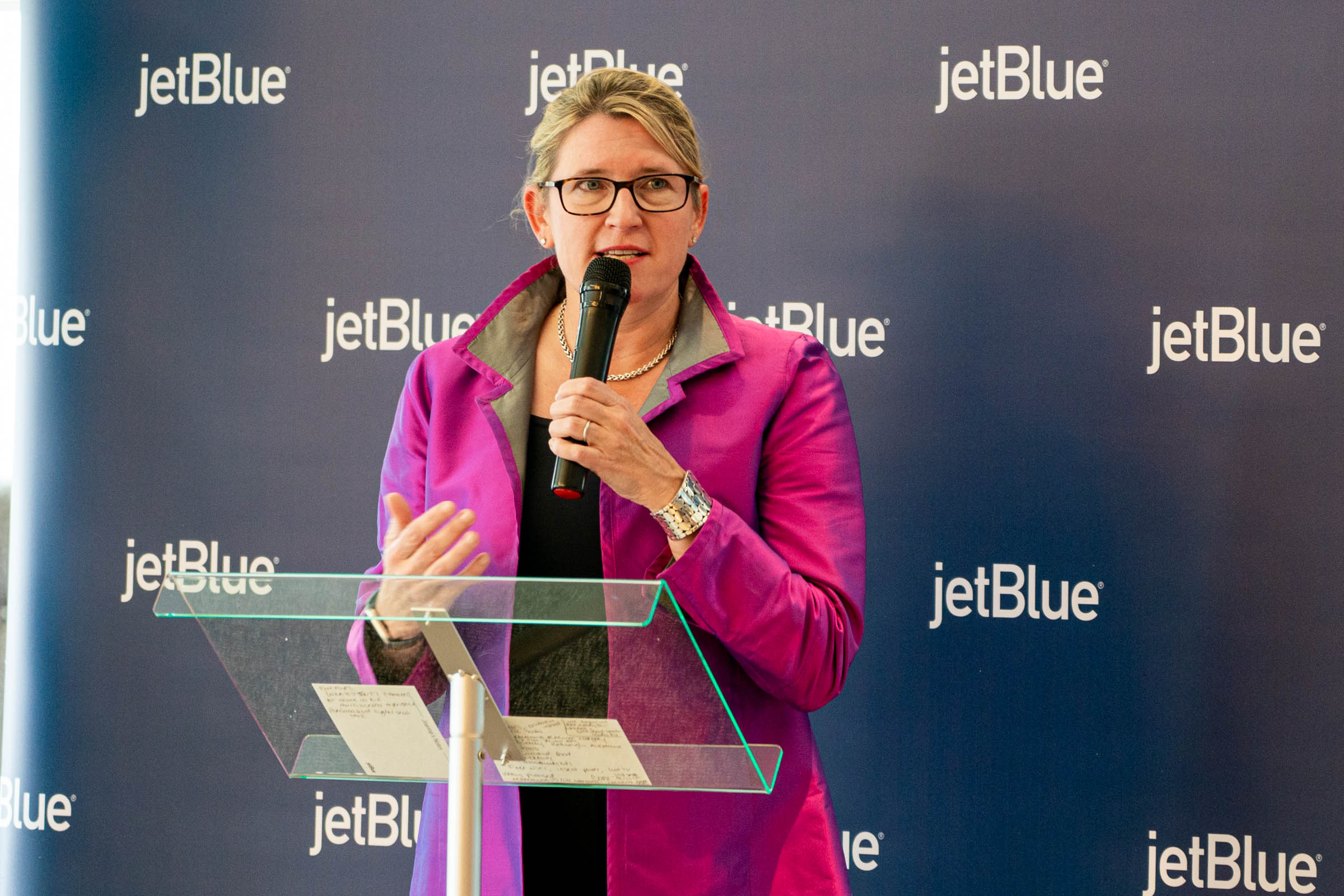 JetBlue CEO Robin Hayes To Retire; President Joanna Geraghty To Take ...