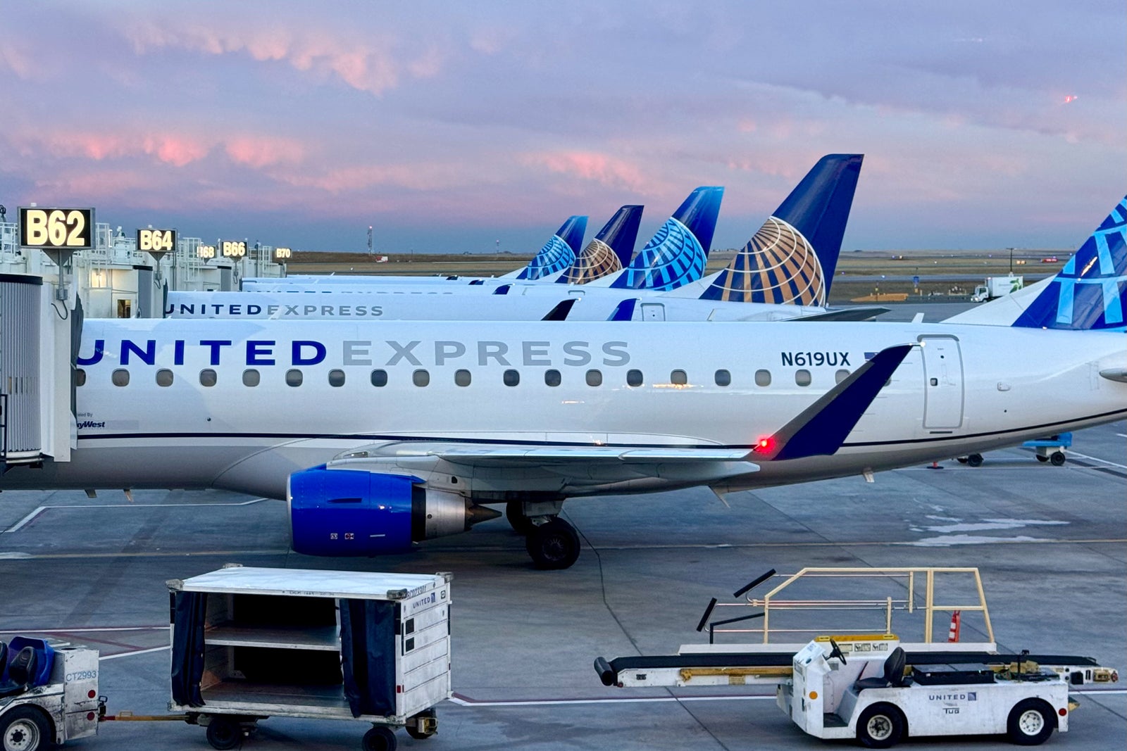 United Express Embraer E175 Regional Denver