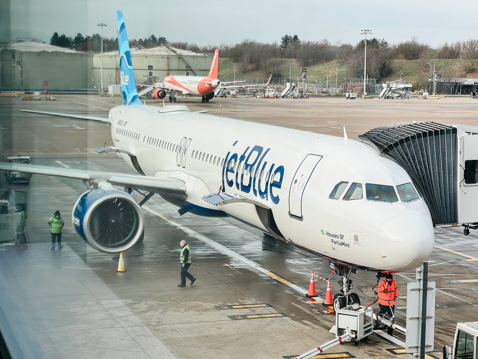 JetBlue to open first airport lounges at New York's JFK and Boston