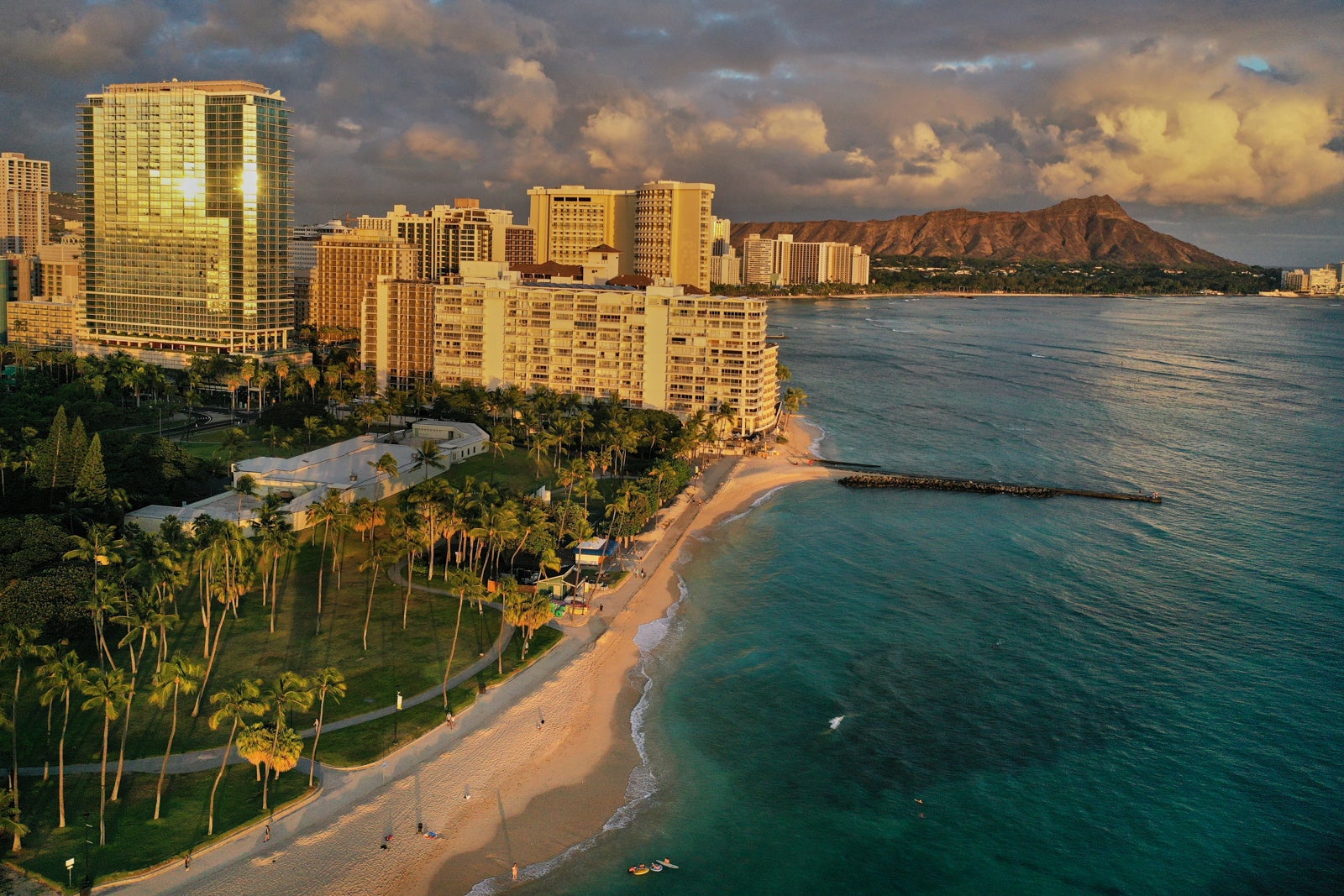 Hilton LXR Hawaii in Waikiki Beach