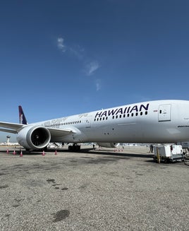 Alaska Airlines orders more Boeing 787s, to open Dreamliner base in Seattle