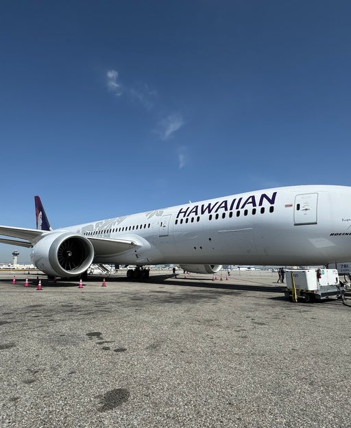 Alaska Airlines orders more Boeing 787s, to open Dreamliner base in Seattle